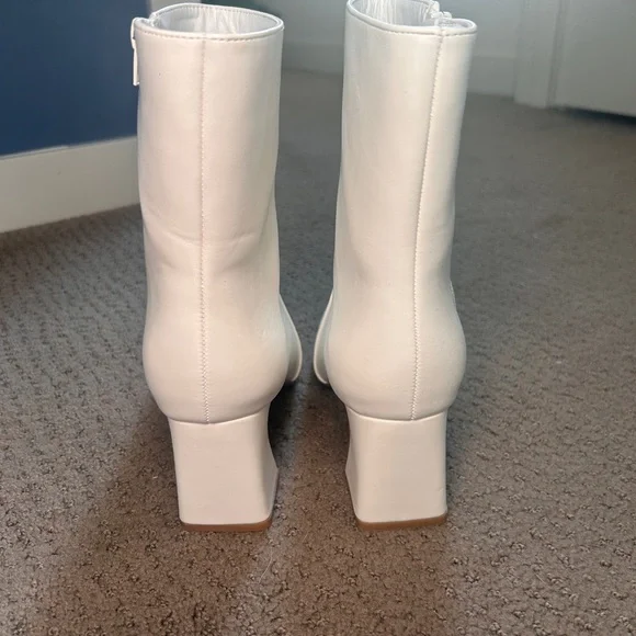 Lulus White Boots size 9 - Picture 2 of 5